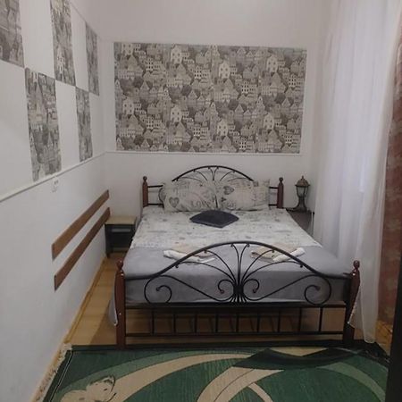 Apartment Near Rynok Square Lviv Exteriör bild